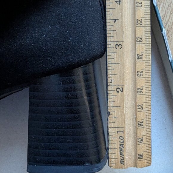 VTG Black Wedge Pumps - Picture 11 of 11